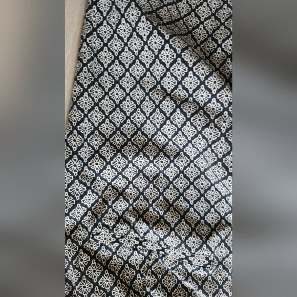 Old Navy Pixie 4 Black And White Brocade Pattern Straight Leg Trouser. - Picture 6 of 9